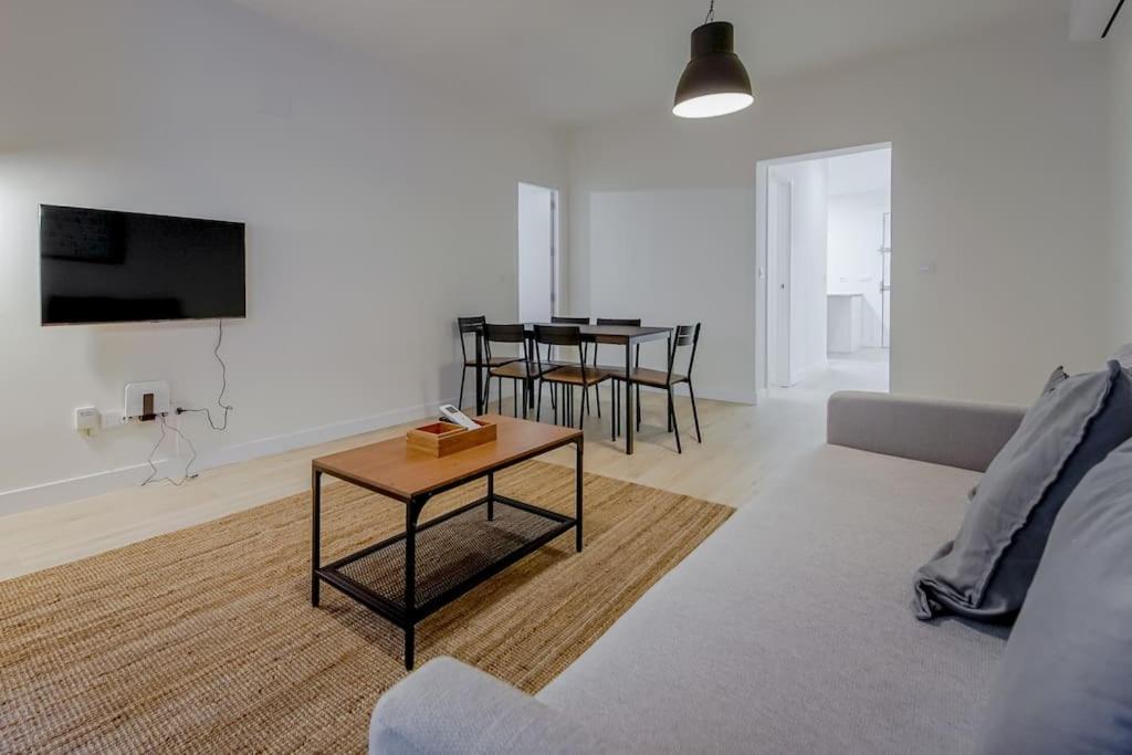 Modern Apt Para 6Px En La Plaza De Tirso De Molina Madrid Dış mekan fotoğraf